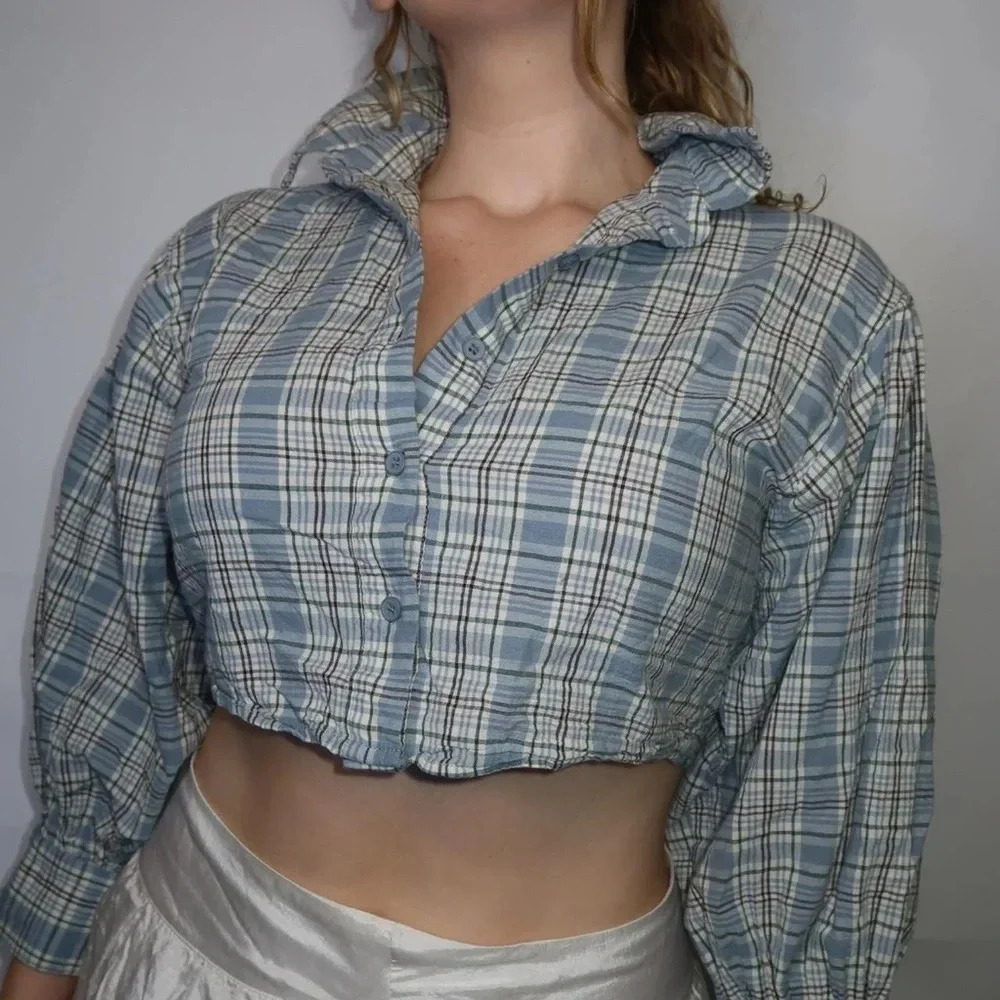 Sans Souci Collared Plaid Longsleeve Crop top
